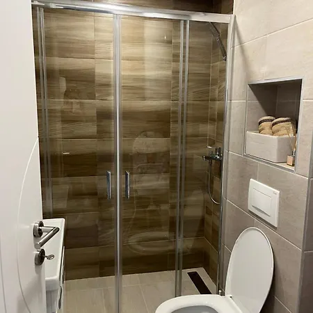 Apartman Ada *